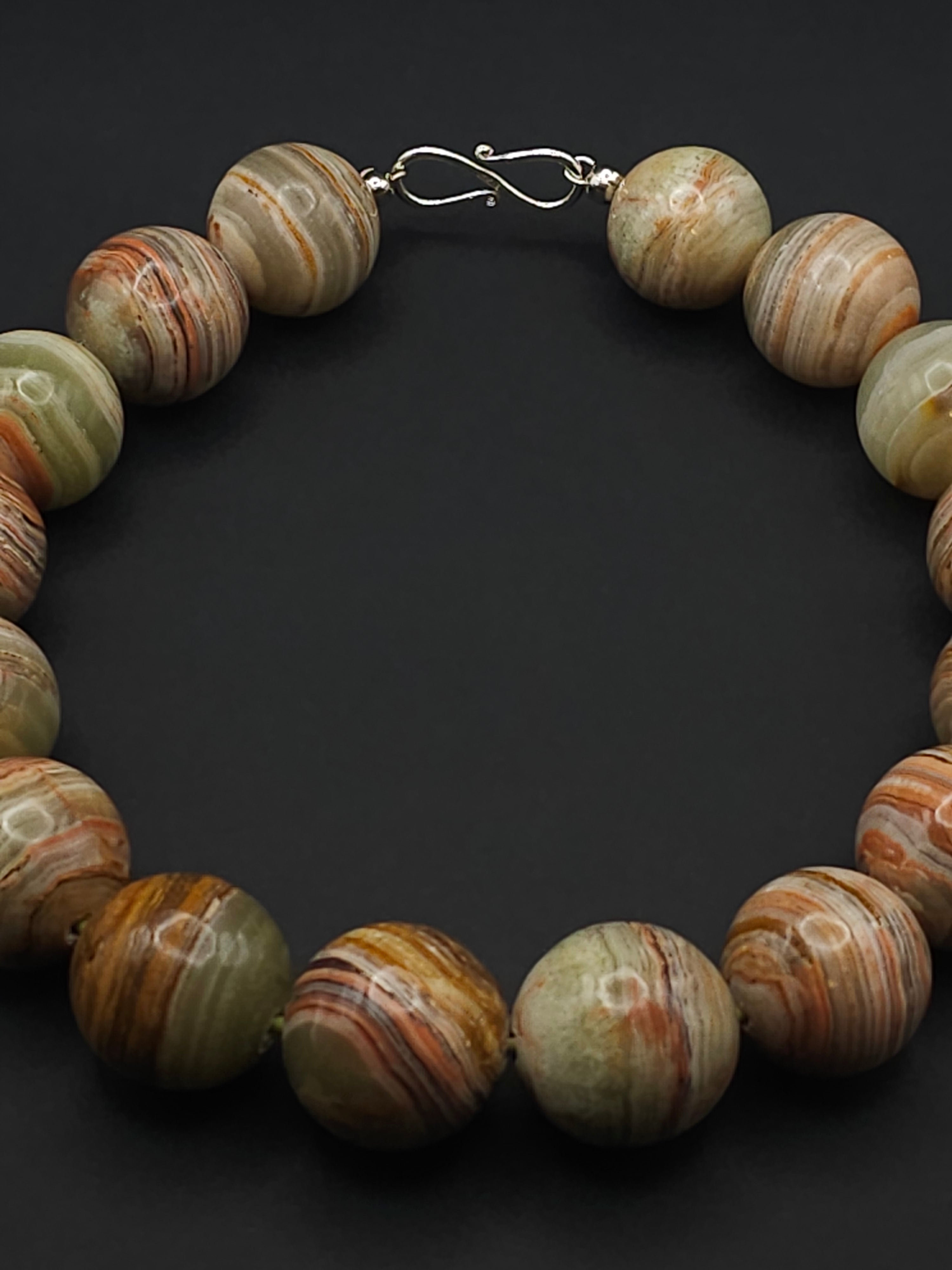Mawe: Onyx Necklace, close-up view