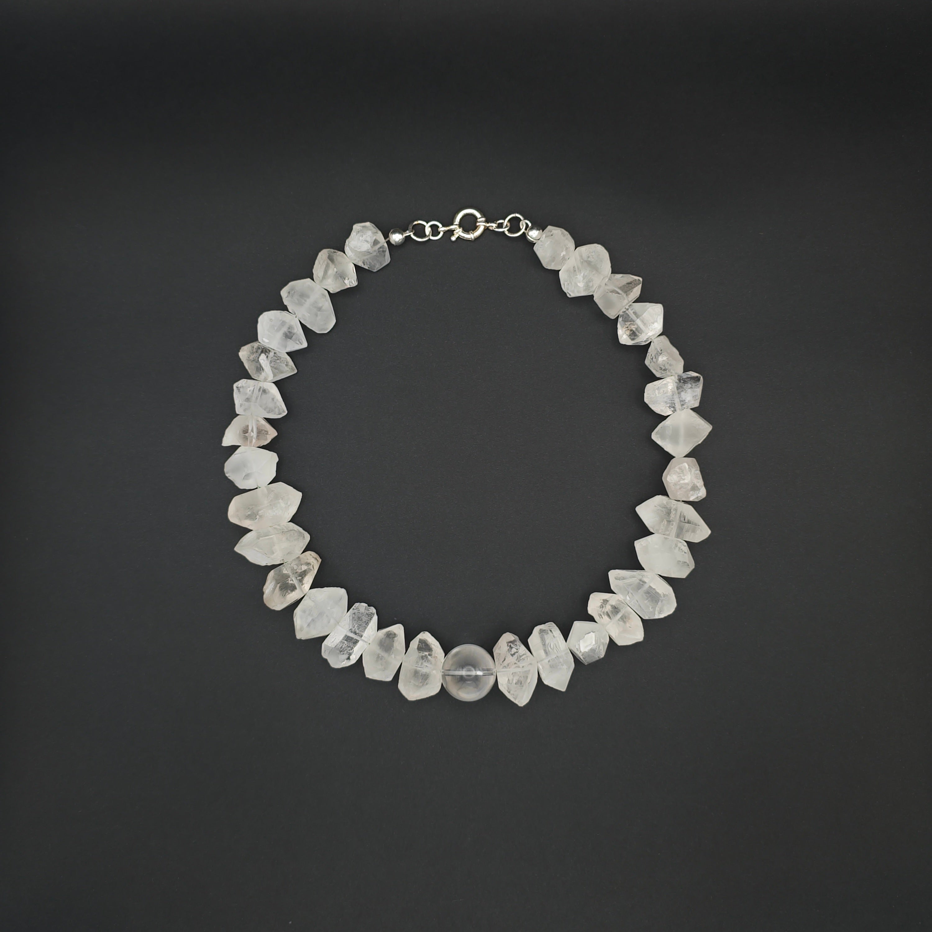 Uwazi: Raw Pearl Bergkristall top view