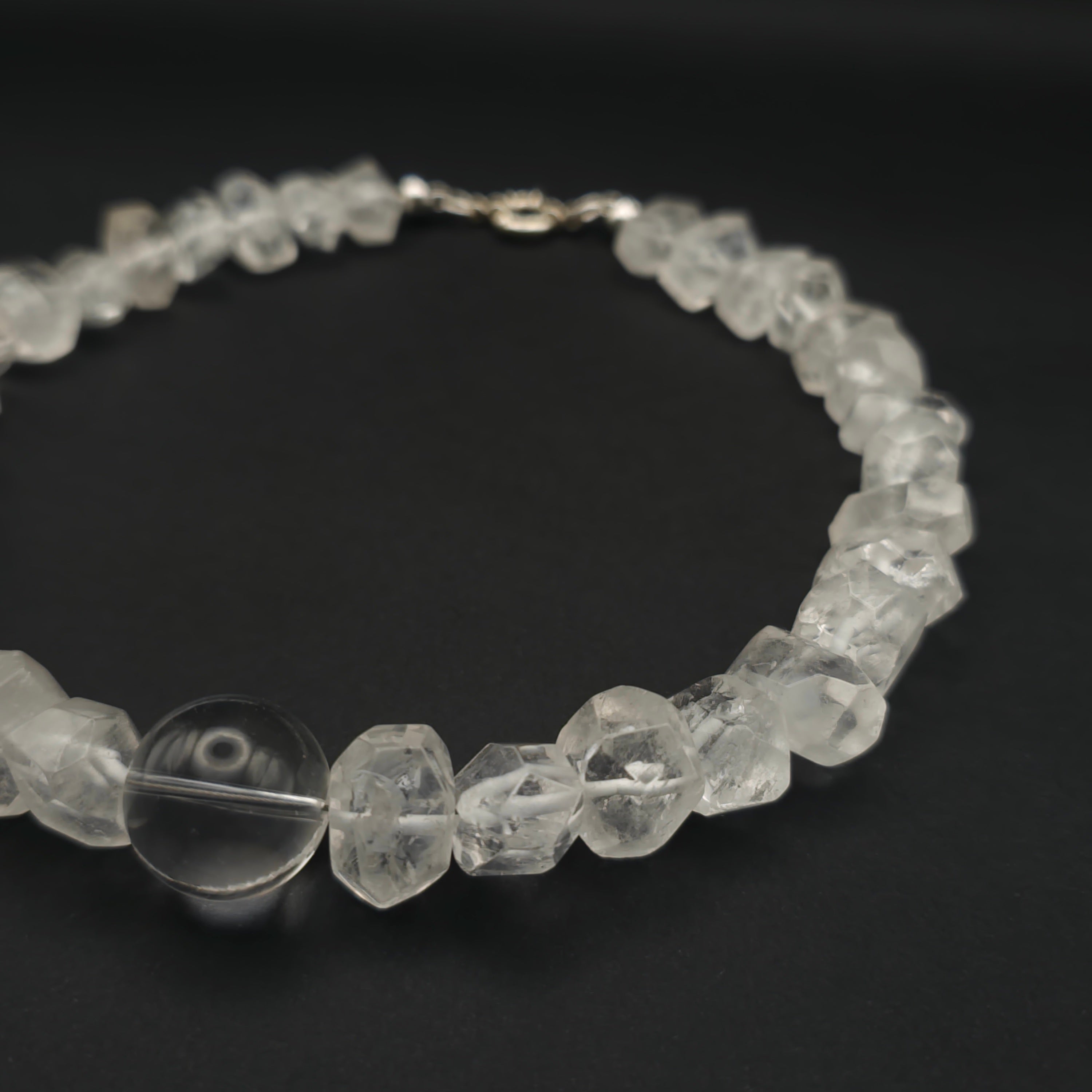 Uwazi: Tumbled-crystal quartz right view